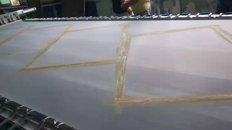 玻璃印刷中丝网印刷和UV印刷工艺特点有什么不同？